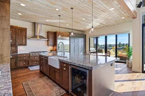 Kitchen - 19167 Cartwright Ct, Bend, OR 97702 photo 5 of 8