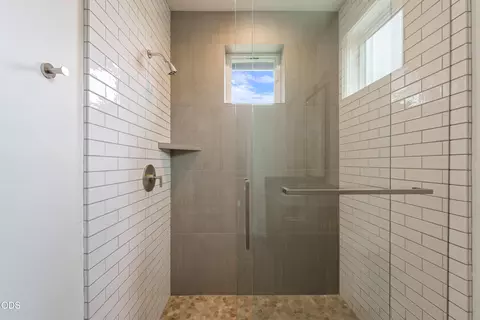 Bath - 19167 Cartwright Ct, Bend, OR 97702 photo 5 of 6