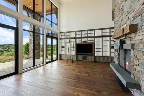 Living - 19167 Cartwright Ct, Bend, OR 97702 photo 2 of 5
