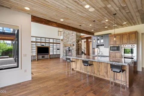 Kitchen - 19167 Cartwright Ct, Bend, OR 97702 photo 6 of 8