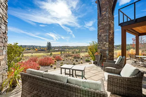Exterior - 19167 Cartwright Ct, Bend, OR 97702 photo 5 of 11