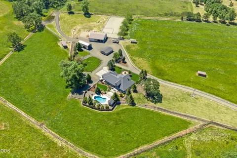 163 Hidden Valley Dr, Eagle Point, OR 97524