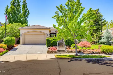 635 Seventh Fairway Dr, Medford, OR 97504
