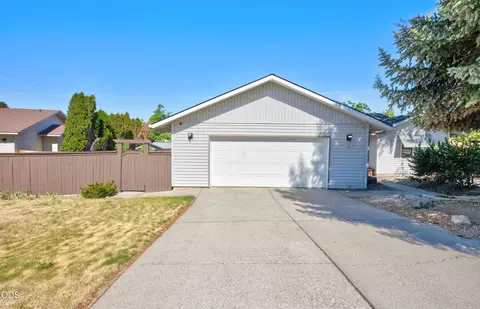 854 SW 23rd Ct, Redmond, OR 97756
