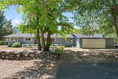 3550 Upper Applegate Rd, Jacksonville, OR 97530