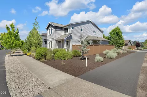 61094 SE Sydney Harbor Dr, Bend, OR 97702