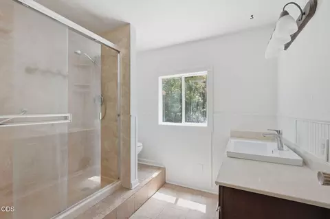 Bath - 925 Meadow View Dr, Williams, OR 97544 photo 1 of 5