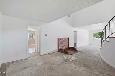 Living - 925 Meadow View Dr, Williams, OR 97544 photo 3 of 8
