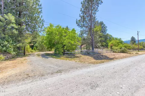 Exterior - 925 Meadow View Dr, Williams, OR 97544 photo 12 of 15