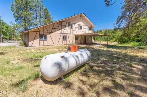 Exterior - 925 Meadow View Dr, Williams, OR 97544 photo 4 of 15