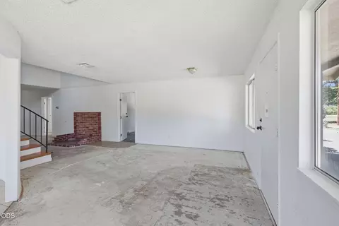Living - 925 Meadow View Dr, Williams, OR 97544 photo 4 of 8