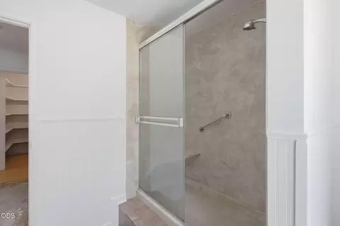 Bath - 925 Meadow View Dr, Williams, OR 97544 photo 3 of 5