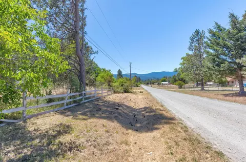 Exterior - 925 Meadow View Dr, Williams, OR 97544 photo 13 of 15
