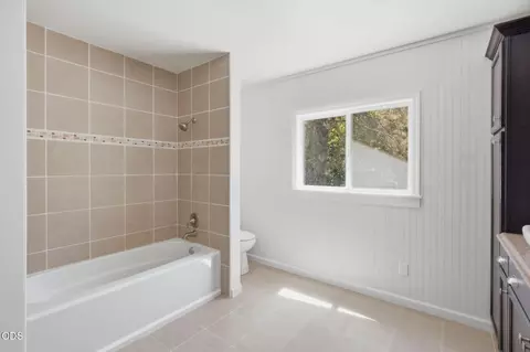 Bath - 925 Meadow View Dr, Williams, OR 97544 photo 5 of 5