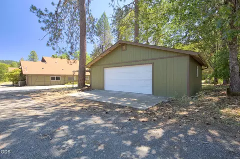 Exterior - 925 Meadow View Dr, Williams, OR 97544 photo 7 of 15