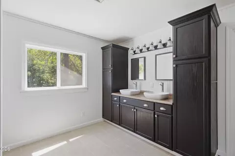 Bath - 925 Meadow View Dr, Williams, OR 97544 photo 4 of 5