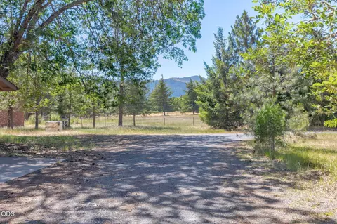 Exterior - 925 Meadow View Dr, Williams, OR 97544 photo 11 of 15