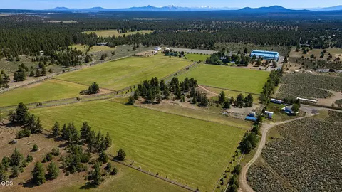 View/Area - 67480 Cloverdale Rd, Bend, OR 97703 photo 2 of 4