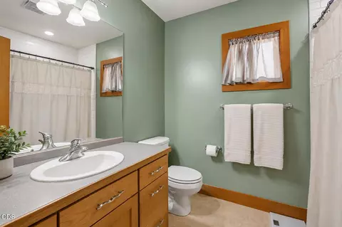 Bath - 67480 Cloverdale Rd, Bend, OR 97703 photo 5 of 6