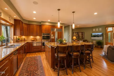 Kitchen - 67480 Cloverdale Rd, Bend, OR 97703 photo 1 of 4