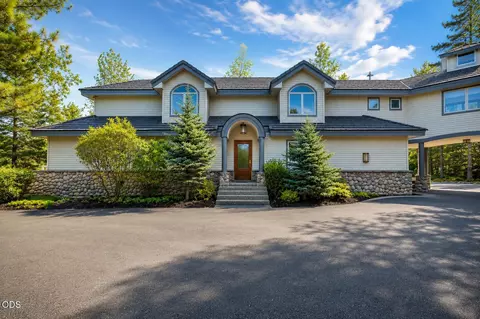 Exterior - 67480 Cloverdale Rd, Bend, OR 97703 photo 3 of 10