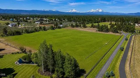 View/Area - 67480 Cloverdale Rd, Bend, OR 97703 photo 3 of 4