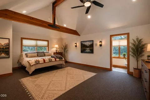 Bedroom - 67480 Cloverdale Rd, Bend, OR 97703 photo 5 of 5