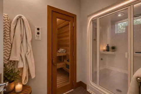 Bath - 67480 Cloverdale Rd, Bend, OR 97703 photo 6 of 6