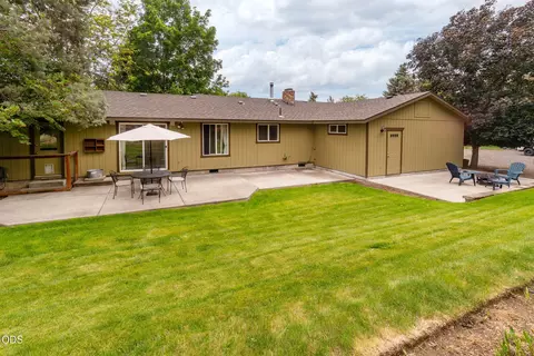 Exterior - 63679 High Standard Dr, Bend, OR 97701 photo 5 of 12