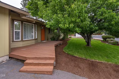 63679 High Standard Dr, Bend, OR 97701