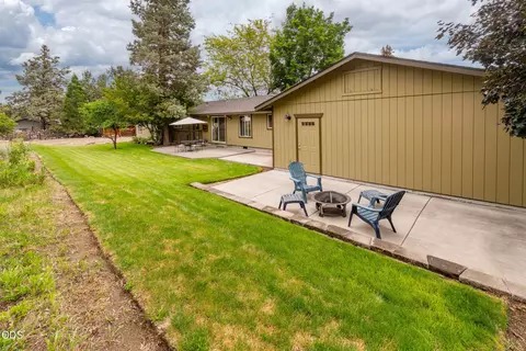Exterior - 63679 High Standard Dr, Bend, OR 97701 photo 4 of 12