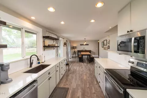 Kitchen - 63679 High Standard Dr, Bend, OR 97701 photo 2 of 2