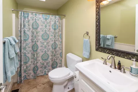 Bath - 63679 High Standard Dr, Bend, OR 97701 photo 2 of 3