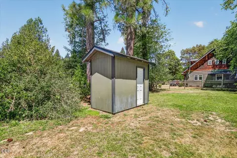 Exterior - 8027 Evans Creek Rd, Rogue River, OR 97537 photo 6 of 10