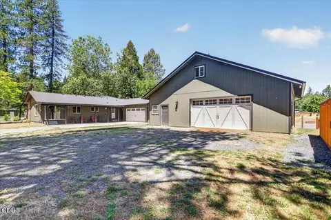 Exterior - 8027 Evans Creek Rd, Rogue River, OR 97537 photo 3 of 10