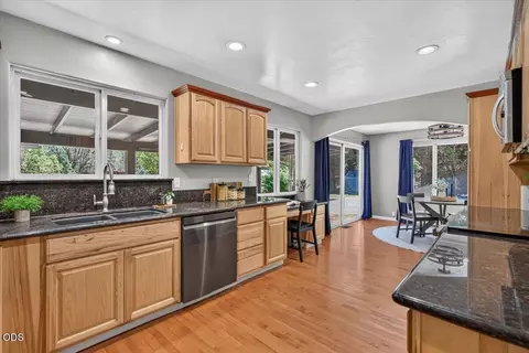 Kitchen - 8027 Evans Creek Rd, Rogue River, OR 97537 photo 4 of 5