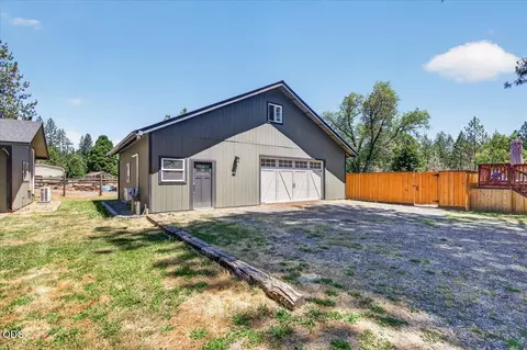 Exterior - 8027 Evans Creek Rd, Rogue River, OR 97537 photo 9 of 10