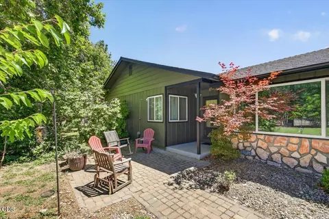 Exterior - 8027 Evans Creek Rd, Rogue River, OR 97537 photo 2 of 10