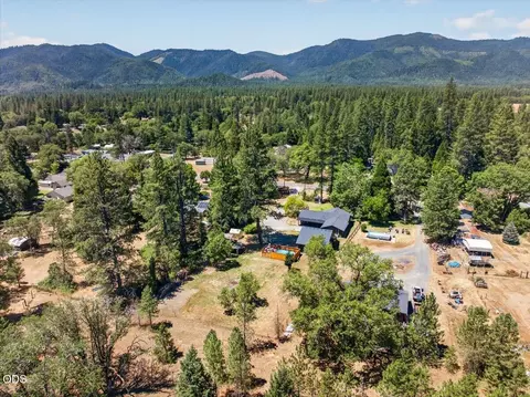 View/Area - 8027 Evans Creek Rd, Rogue River, OR 97537 photo 2 of 5