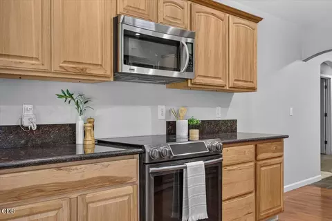 Kitchen - 8027 Evans Creek Rd, Rogue River, OR 97537 photo 3 of 5