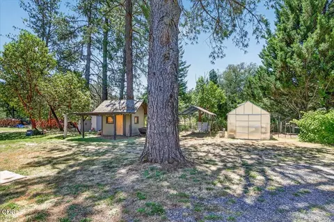 Exterior - 8027 Evans Creek Rd, Rogue River, OR 97537 photo 5 of 10