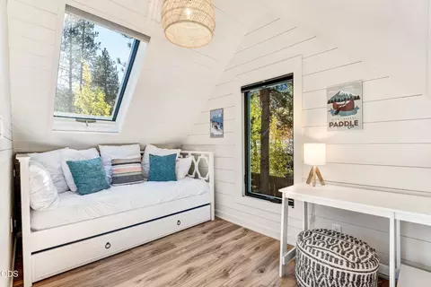 Bedroom - 61579 Boulder Rd, Bend, OR 97703 photo 2 of 2