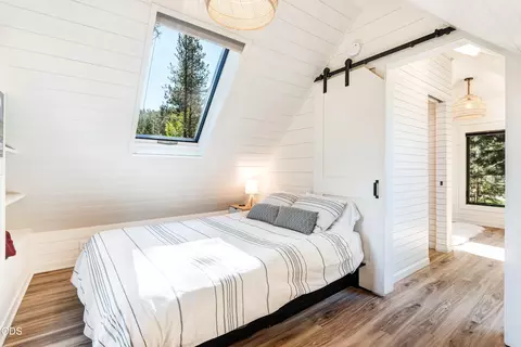 Bedroom - 61579 Boulder Rd, Bend, OR 97703 photo 1 of 2