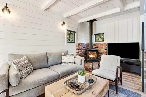 Living - 61579 Boulder Rd, Bend, OR 97703 photo 4 of 5