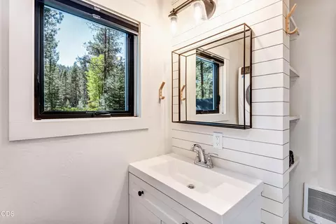 Bath - 61579 Boulder Rd, Bend, OR 97703 photo 1 of 2