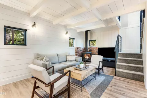 Living - 61579 Boulder Rd, Bend, OR 97703 photo 3 of 5