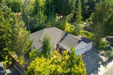 1119 NW Morgan Ln, Grants Pass, OR 97526