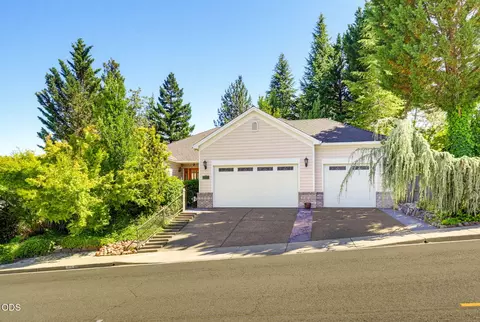 1119 NW Morgan Ln, Grants Pass, OR 97526