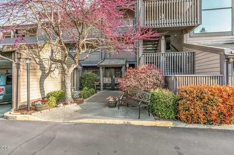 115 Rogue River Hwy #302, Grants Pass, OR 97527