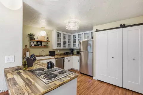 Kitchen - 16693 Wagon Trl, Bend, OR 97707 photo 2 of 3
